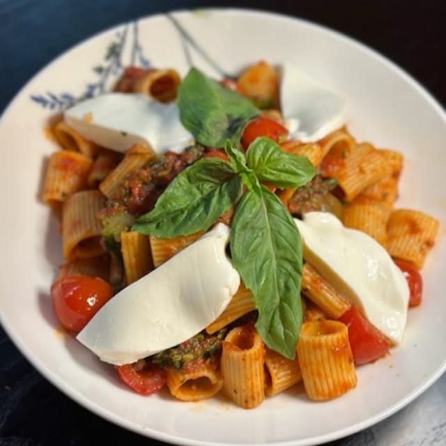Rigatoni Pomodoro & Fresh Mozzarella.
